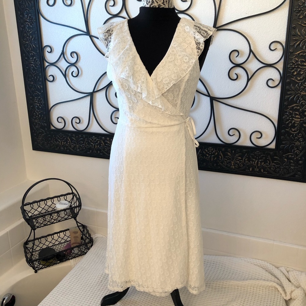 ❤️Chelsea28 Lace Wraparound Midi Dress